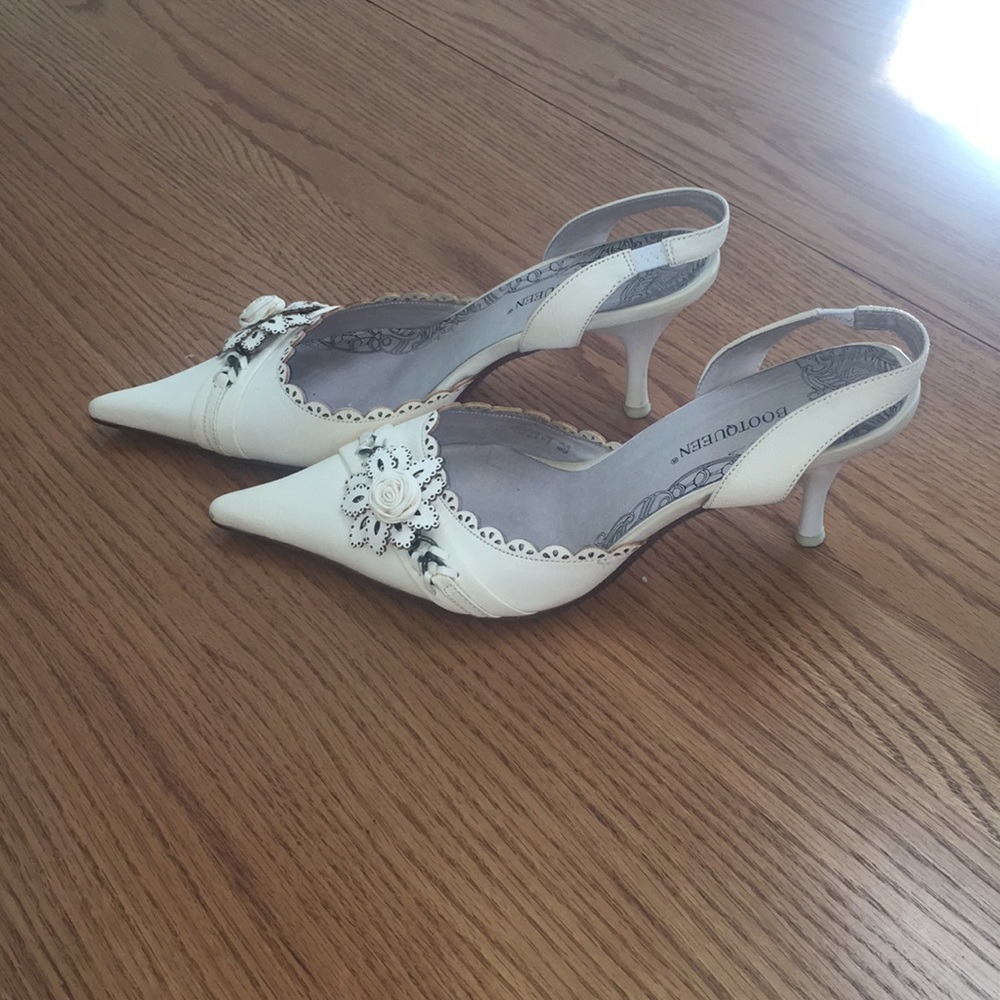Beautiful shoes - Picture 3 of 3